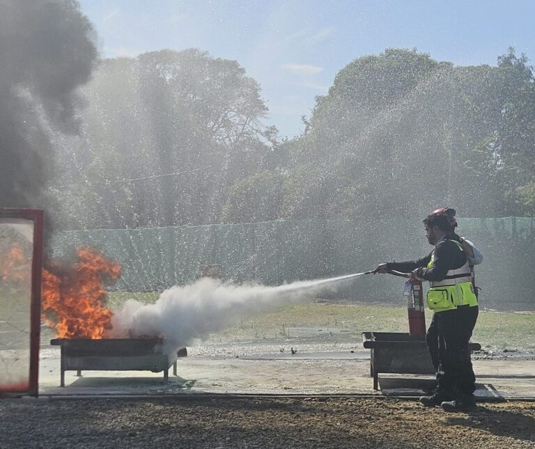 PROTECHNIK: refuerza la seguridad laboral con capacitación en el uso de extintores